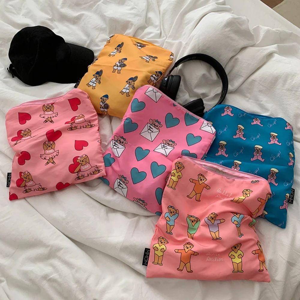 Stationery - กระเป๋าเครื่องสำอางน่ารักลายหมีการ์ตูน กระเป๋าใส่เครื่องเขียนแบบพกพา ความจุเยอะ